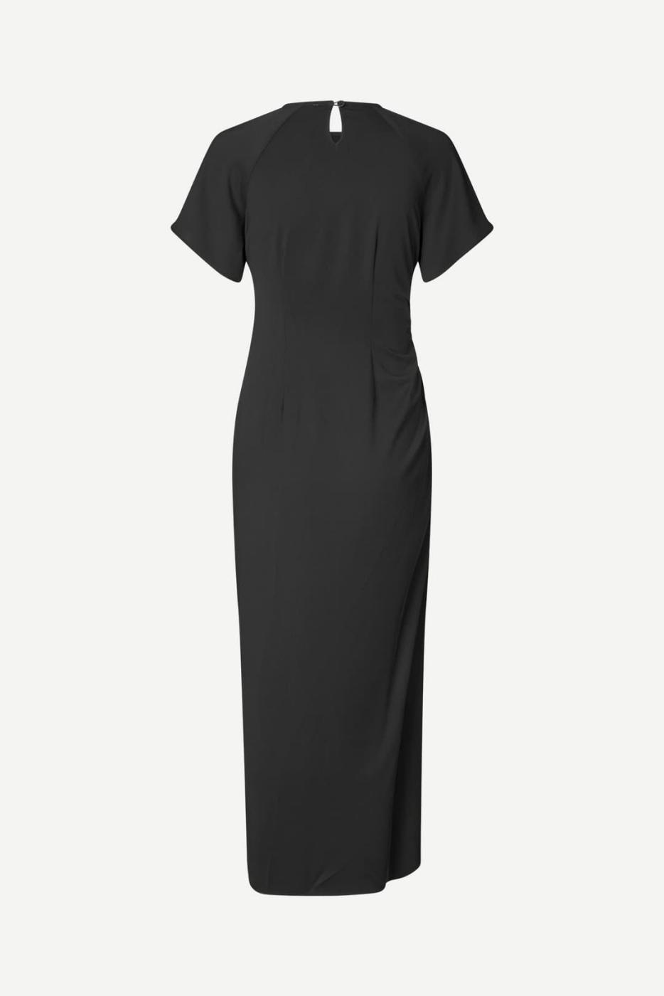 vestido midi negro saalbero